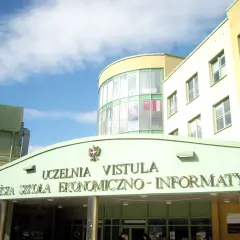 Uczelnia Vistula, gdzie zdobywa się wiedzę o finansach i biznesie. Opinie studentów są tu ważne.