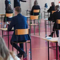 O której zaczynają się matury? Kluczowe informacje i godziny egzaminów