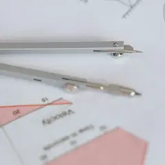 Cyrkiel na maturze: Kiedy jest dozwolony, a kiedy nie?