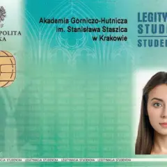 Legitymacja studencka AGH z wizerunkiem młodej kobiety, godłem Polski i chipem. Dokument potwierdza tożsamość studenta.