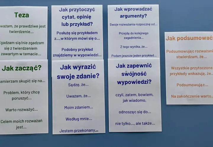Pomocne zwroty do rozprawki: teza, jak zacząć, przytoczyć przykład, wyrazić zdanie, wprowadzać argumenty, zapewnić spójność, podsumować.