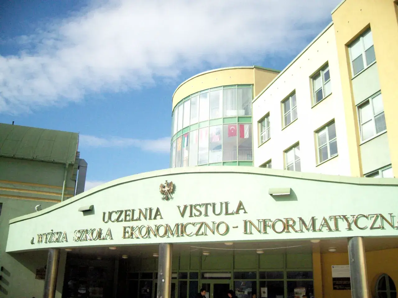 Uczelnia Vistula, gdzie zdobywa się wiedzę o finansach i biznesie. Opinie studentów są tu ważne.