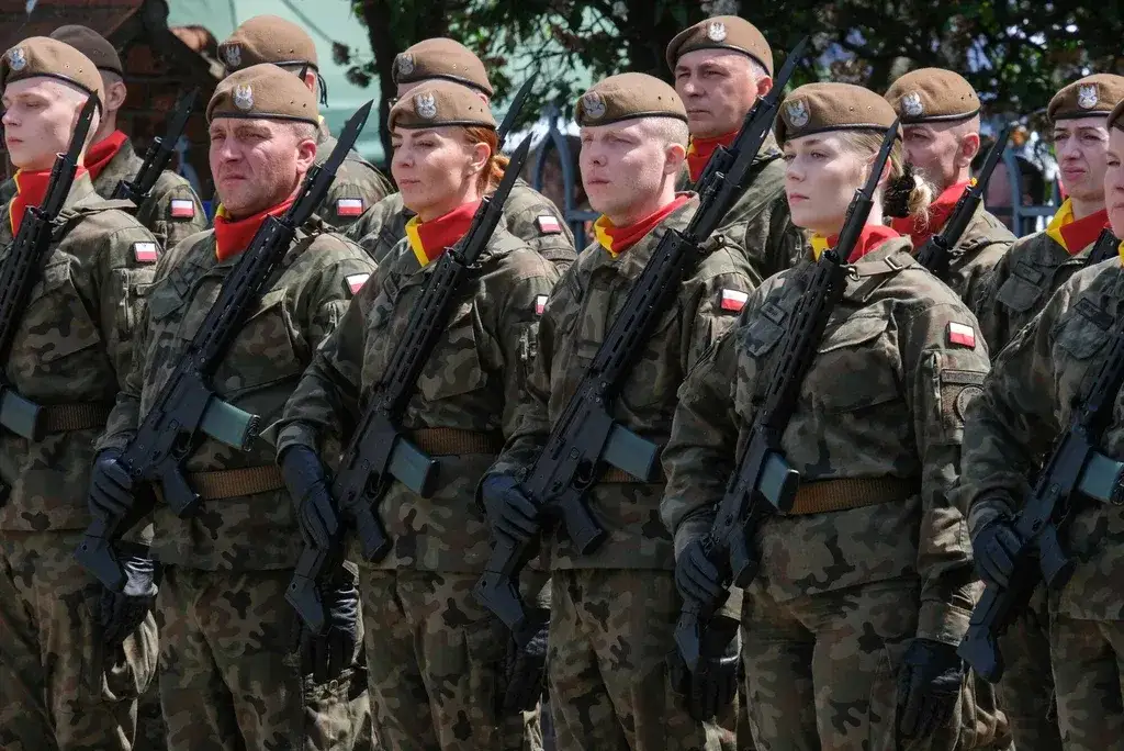 Zdjęcie Jak dostać się do wojska po studiach - poznaj kluczowe ścieżki i wymagania